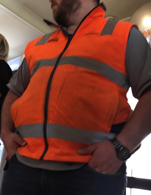 stalkerbeef:  Furry bloke with highviz… Damn 
