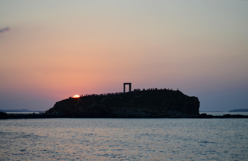 greek-museums: Happy new year, everyone! Have this beautiful sunset from Portara (the temple of Apol