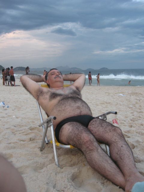 unclesonly:  omgolgunbaba:Babacik  My dream man.. Love his shape..
