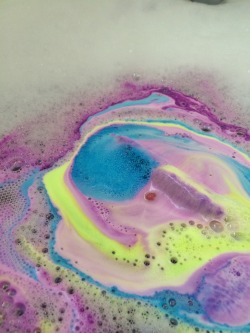 somni:  weedcraftx:  Northern Lights bath