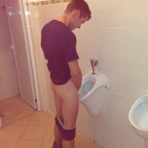 luke1965: instalads: Time for a piss. Yum Tiny butt at the tiny urinals