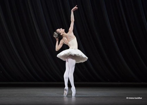 kameliendame:  George Balanchine, Jewels Marianela Nuñez  ph. Emma Kauldhar