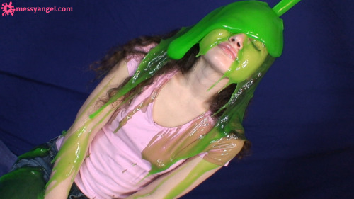 messy-angels:  A thick layer of gunge hits Tomoko on the top of her head #onyerheadMessy Angel