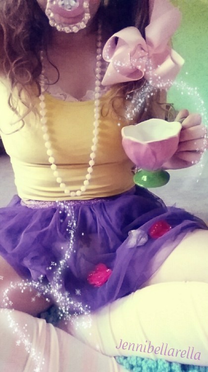 jennibellarella:  💜👒☕And the little one said☕👒💜 💛💛 ☕  roll over, roll over ☕ 💛💛💛 