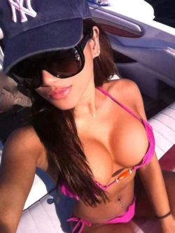 selfshotsporn:  Check out my blog if you like this :)