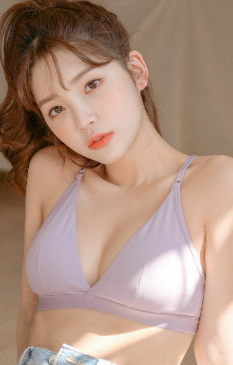 korean-dreams-girls:    Cha Yoo Jin - April 14, 2020 2nd Set   