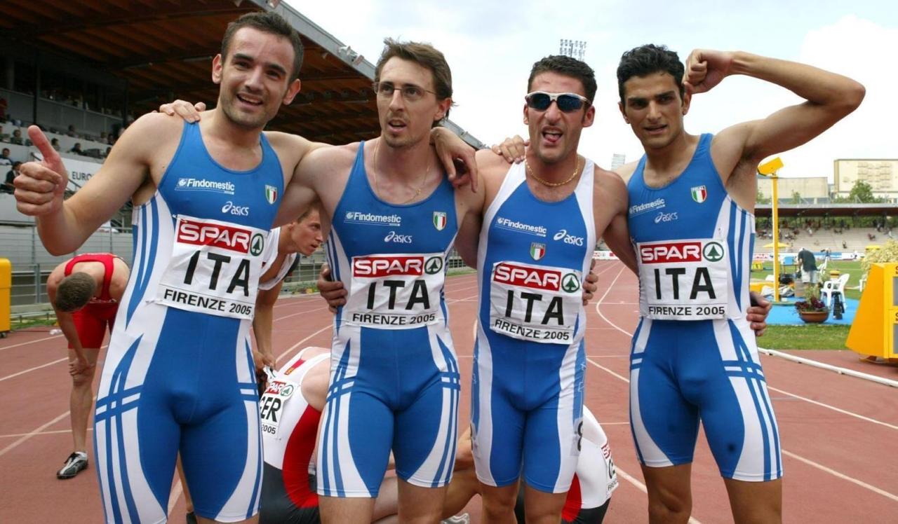 lycralines:  Hot briefs under lycra guys.http://lycralines.tumblr.com 