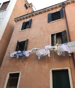 honeyttea: Clothes left to dry in the summer heat of Venezia, Italia 