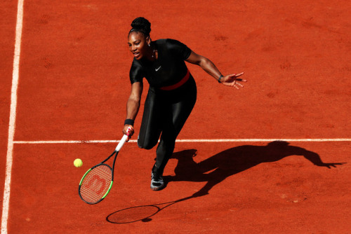 gymnasticians:  Serena Williams defeats  Kristýna Plíšková in Round 1 of Roland-Garros