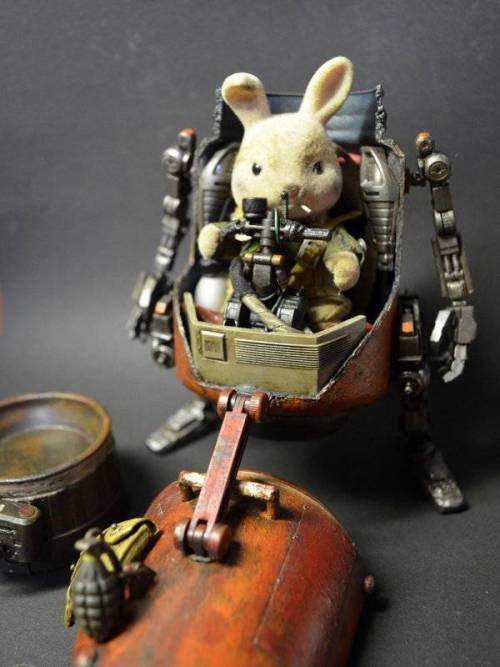 dollsahoy:theinturnetexplorer:Dude turns little bunny toy into a battle hardened warrior.…cli