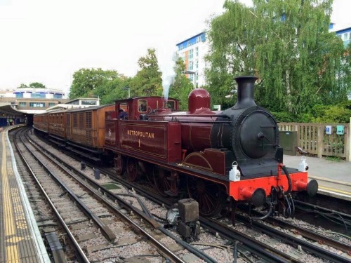 28/07/14 - During A Stock Move From Ruislip To Northfields, The Heritage Set Popped Into Ealing Common