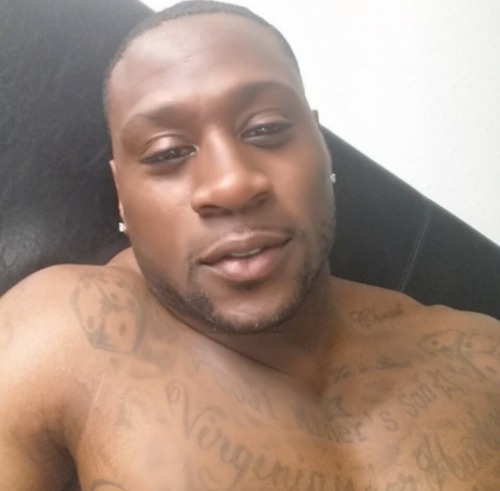 ktl357:  Yasss🙌🏾🙌🏾🙌🏾  Sexy brother
