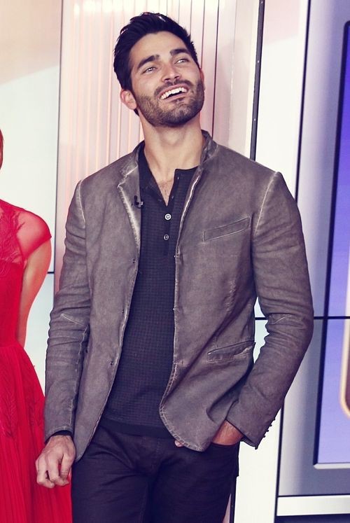 Happy Birthday Tyler Hoechlin!!