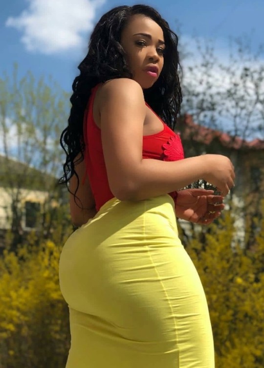 kingjazziedad:  DeliciouslySexy. Curvy. BootiDelicious. Gorgeous Mamitas. Made in Ghana 🇬🇭. Reared in Ghana ❤️ 💜 💙