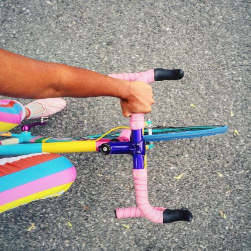 ottawavelovogue:  Explosion of #color #bikestyle #rainbow #livecolorfully #abmlovescolor #streetstyl