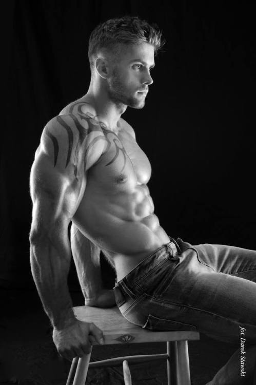 cdnlifter27:  Bertosz Leoniewski Photos: Darek Stawski 