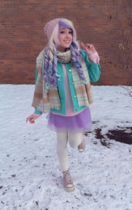 kittenpantsu:  Just because it’s cold out, it doesn’t mean I can’t dress cute!