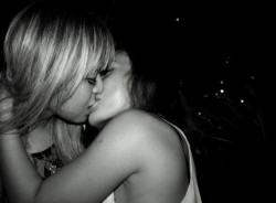 the-inspired-lesbian:  love &amp; lesbians 