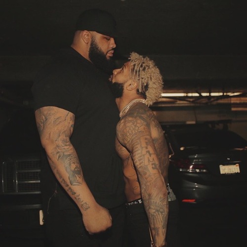 lotop2:  nflgroupie:  Goals! 😍   Odell can look up at daddy anytime!!!