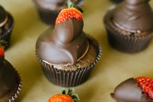  Chocolate Covered Strawberry Cupcakes 