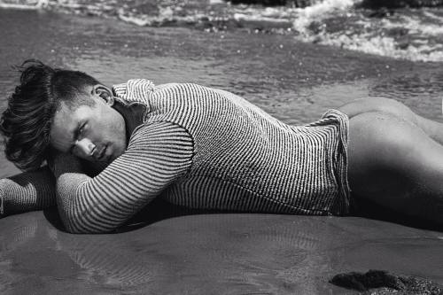 stevenedwarddehler:  Cake by the Ocean . #model #malemodel #underwearmodel #swimwearmodel #fitnessmo
