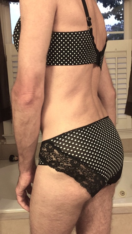 Sex pappyinpanties:  It’s a polk dot kind of pictures