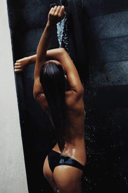 draftthemes:  classyxsexxy:  Showers. | Ph | cXs  High Quality, Free Tumblr Themes! | Instagram