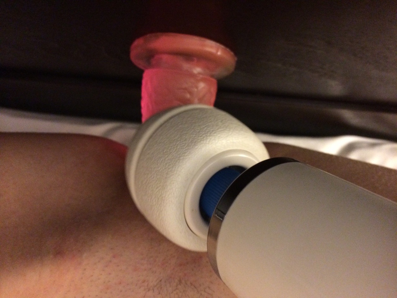 jedsbunnyranch:  I love our suction cup jelly! I’ve only masterbated in this position