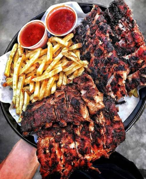 &ldquo;Ribs &amp; Fries [1080x1349]&rdquo; on /r/FoodPorn http://ift.tt/2pVVSDn