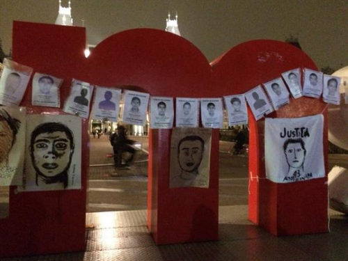 enter-if-you-want-to-cum:  Ciudadanos de Argentina, New York, Bolivia, Inglaterra, Holanda, España, Bolivia y Finlandia levantan su voz por los 43 estudiantes asesinados en México. 