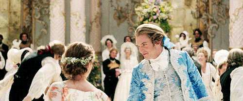 dailygiffing:❝ For who could ever learn, to love a Beast? ❞Beauty and the Beast (2017) dir. Bill Con