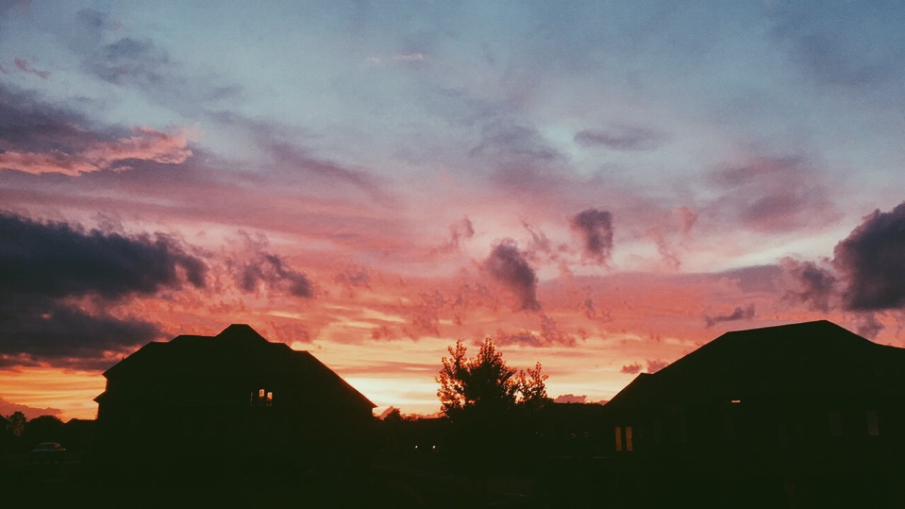 mailakue:  Every time I see a sunset, I can’t help but feel like God painted it