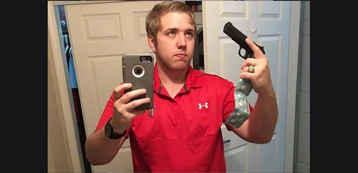 letthegaycommence: catchymemes:     When guns aren’t terrifying they are some of