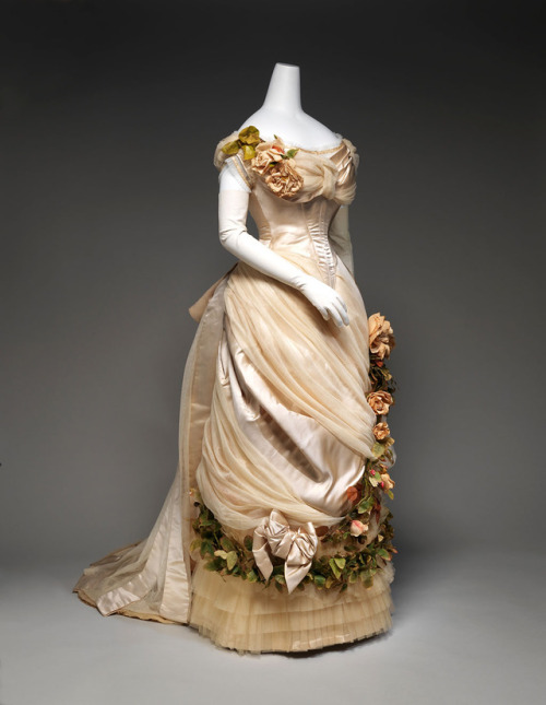 fashionsfromhistory: Evening Dress Charles Frederick Worth c.1882 The MET