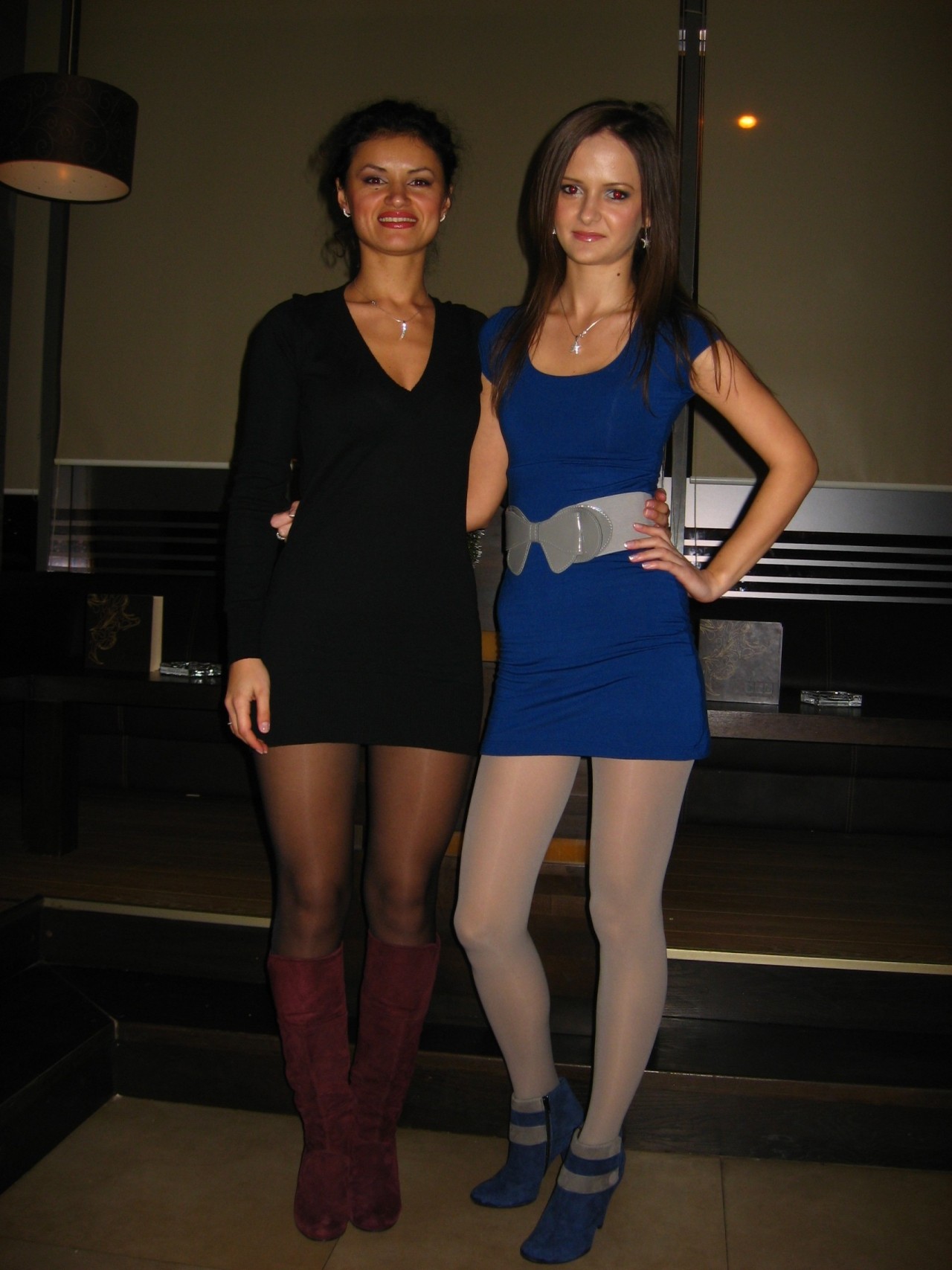 hotdressedwomen:  Found while surfing the net…