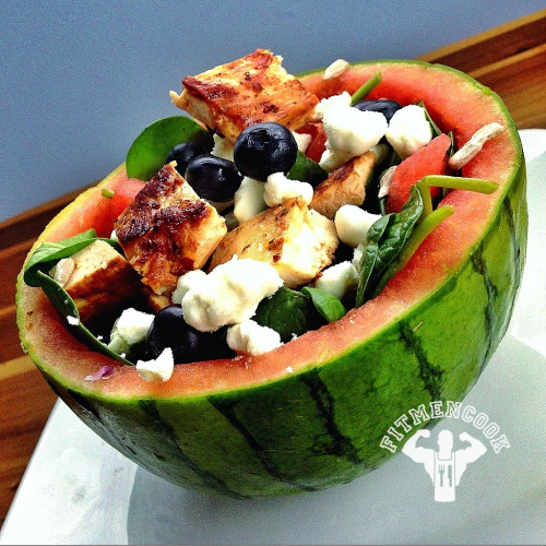 Meal 3 (#Lunch): Grilled chicken, watermelon, blueberry, spinach, sunflower seeds and goat cheese. Y