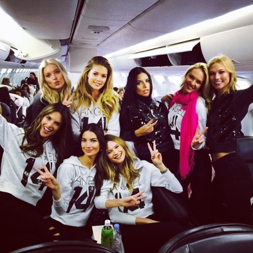 @adrianalima: Plane✈️✈️✈️✈️