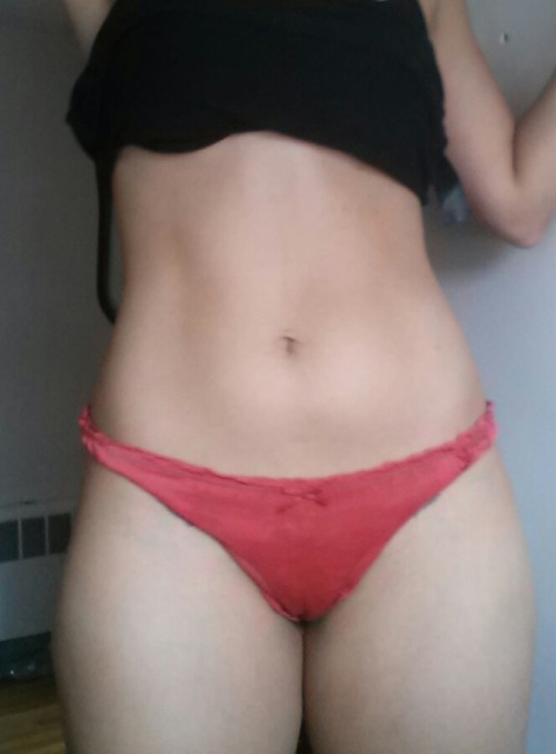 ynglatinmilf:  Wish I was sweating for a different reason instead of working out! Lol! Please reblog ynglatinmilf.tumblr.com