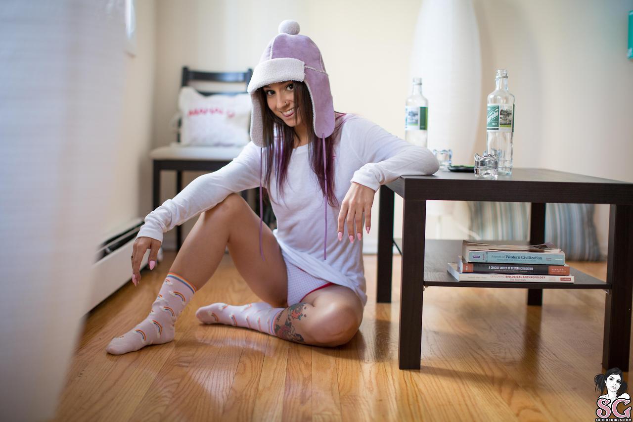 naturaladultbabes-word:  SuicideGirls.com Catarina - Purple Hat (November 14, 2017)https://naturaladultbabes-word.tumblr.com/