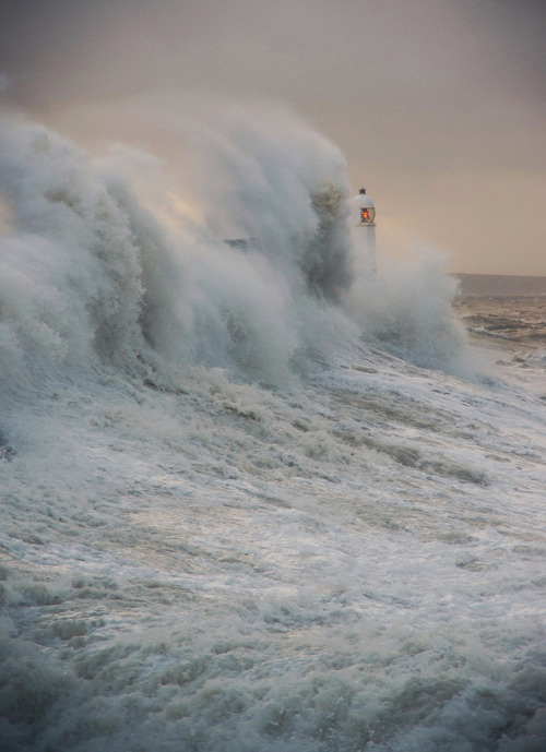 lovewales:Porthcawl Lighthouse  |  by simon rees