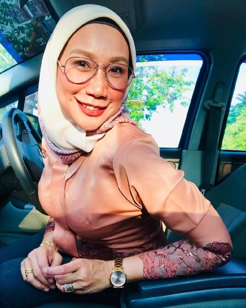 Ini Merupakan Kisah Pengalaman Aku Melakukan Hubungan Seks Dengan Mommy Aku Sendiri. Hubungan Seks Antara