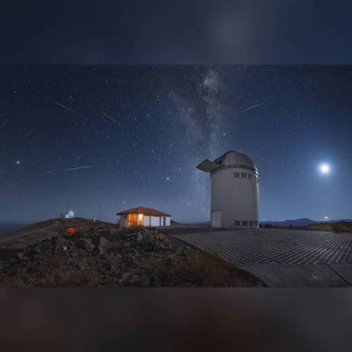 Lyrids in Southern Skies #nasa #apod #twan #lyrid #meteor #meteorshower #comet #dust #thatcher #moon #satellite #venus #planet #vega #star #constellation #lyra #solarstorm #inter