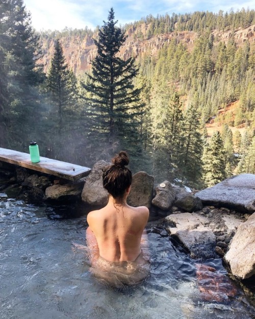 soakingspirit:lezgooutsideWe have officially found the best hot spring