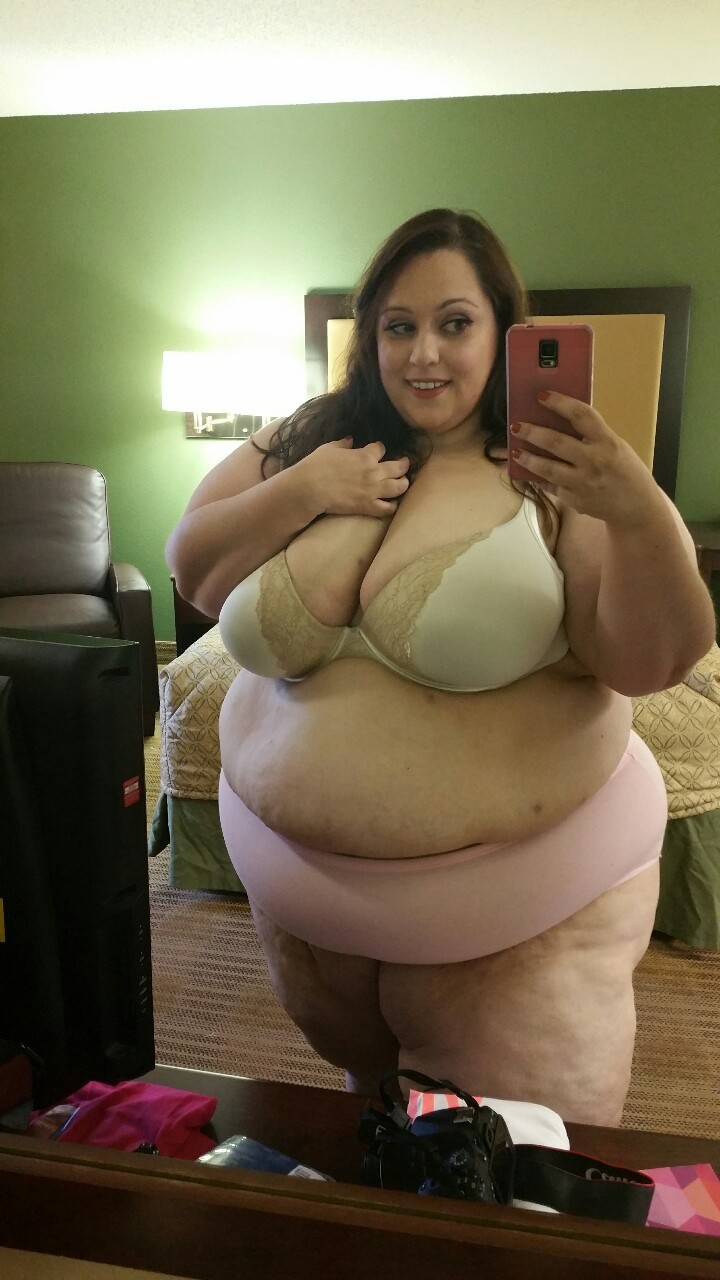 msfatbootybbw: msfatbootybbw:  lisalinguica:  3 clips and 3 sets in one day. I’m