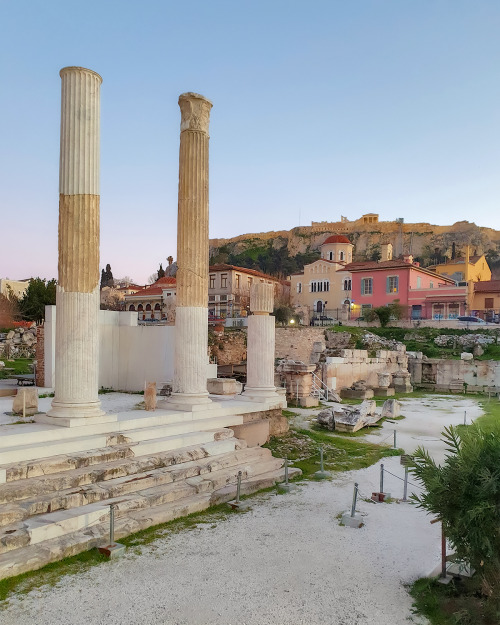 Cozy evening in Athens. IG: 2seeitall_ig 