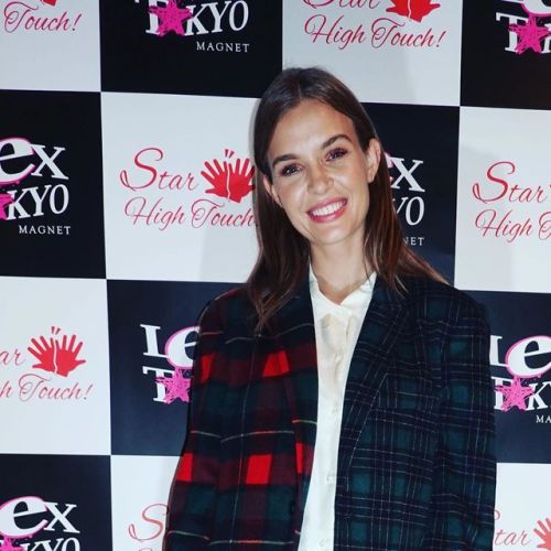 herseyshiga: Loves her Japanese fans and taking a lot of time for them! @josephineskriver at her Mee