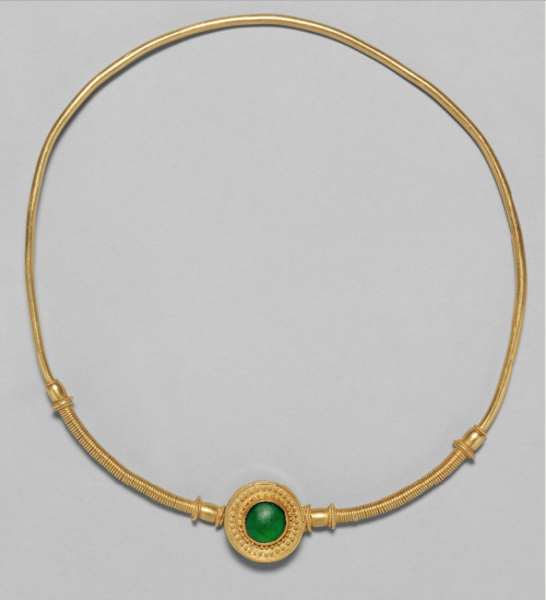 Germanic gold necklace with a green glass insert, dated to c. 300 CE. 