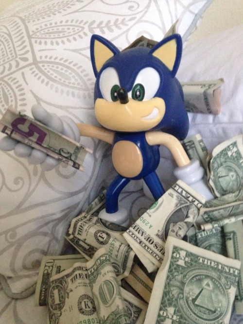 a25luxray:REBLOG THE MONEY SONIC AND MONEY WILL COME YOUR WAY