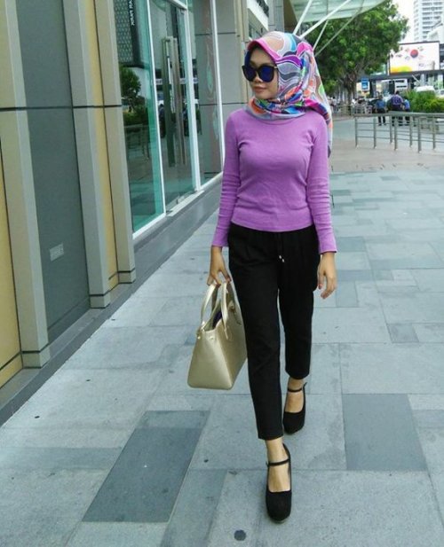 awekcomel:Random hijab girls