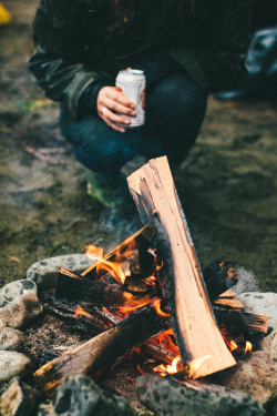 benchandcompass:  campfire + beers.